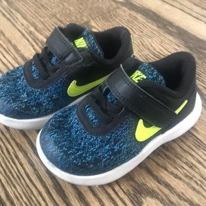 Toddler boys Nike sneakers